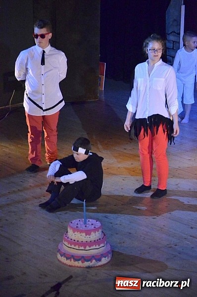 Zdjęcie w galerii na portalu naszraciborz.pl: Urodziny w Nigdylandii na deskach Raciborskiego Centrum Kultury wiadomości z regionu