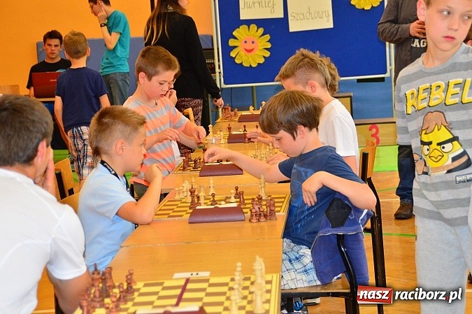 Zdjęcie w galerii na portalu naszraciborz.pl: Międzyszkolny Turniej Szachowy dla uczniów podstawówki wiadomości z regionu