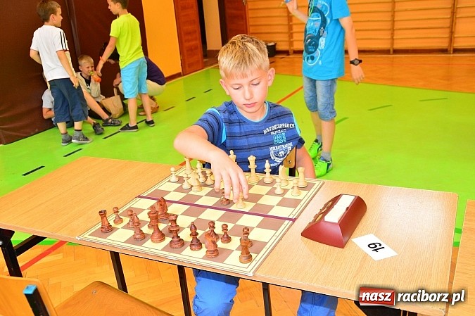 Zdjęcie w galerii na portalu naszraciborz.pl: Międzyszkolny Turniej Szachowy dla uczniów podstawówki wiadomości z regionu