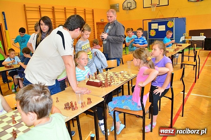 Zdjęcie w galerii na portalu naszraciborz.pl: Międzyszkolny Turniej Szachowy dla uczniów podstawówki wiadomości z regionu