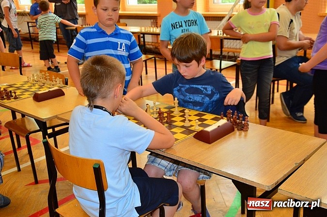 Zdjęcie w galerii na portalu naszraciborz.pl: Międzyszkolny Turniej Szachowy dla uczniów podstawówki wiadomości z regionu