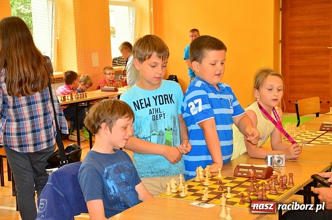 Zdjęcie w galerii na portalu naszraciborz.pl: Międzyszkolny Turniej Szachowy dla uczniów podstawówki wiadomości z regionu