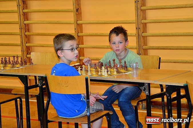 Zdjęcie w galerii na portalu naszraciborz.pl: Międzyszkolny Turniej Szachowy dla uczniów podstawówki wiadomości z regionu