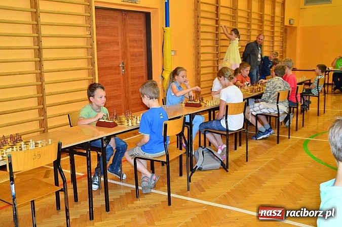 Zdjęcie w galerii na portalu naszraciborz.pl: Międzyszkolny Turniej Szachowy dla uczniów podstawówki wiadomości z regionu