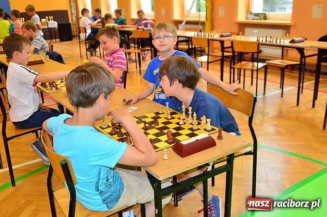Zdjęcie w galerii na portalu naszraciborz.pl: Międzyszkolny Turniej Szachowy dla uczniów podstawówki wiadomości z regionu