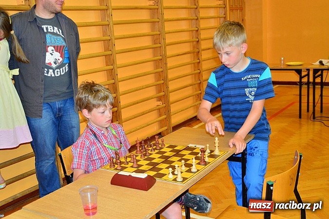 Zdjęcie w galerii na portalu naszraciborz.pl: Międzyszkolny Turniej Szachowy dla uczniów podstawówki wiadomości z regionu