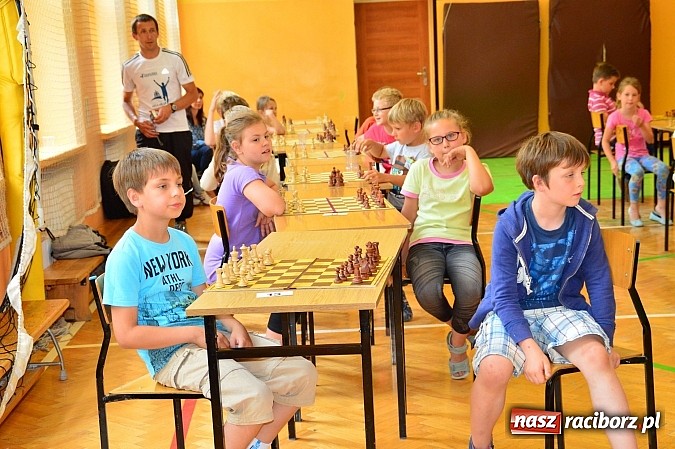 Zdjęcie w galerii na portalu naszraciborz.pl: Międzyszkolny Turniej Szachowy dla uczniów podstawówki wiadomości z regionu