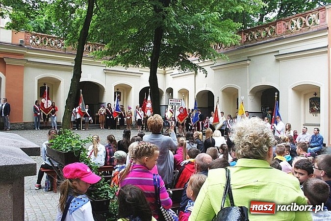 Zdjęcie w galerii na portalu naszraciborz.pl: Uczniowie z Piątki na zlocie szkół im. Jana Pawła II   wiadomości z regionu