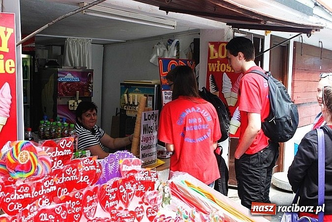 Zdjęcie w galerii na portalu naszraciborz.pl: Uczniowie z Piątki na zlocie szkół im. Jana Pawła II   wiadomości z regionu