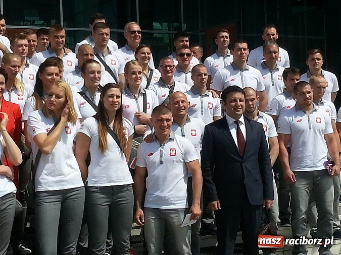 Zdjęcie w galerii na portalu naszraciborz.pl: Raciborscy zapaśnicy już w Baku wiadomości z regionu