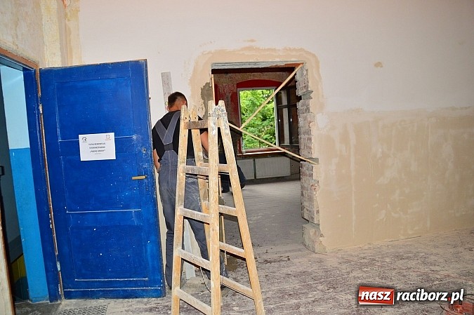 Zdjęcie w galerii na portalu naszraciborz.pl: Remont lokalu dla Stowarzyszenia na Rzecz Osób Niepełnosprawnych i Ich Otoczenia Spektrum idzie pełną parą wiadomości z regionu