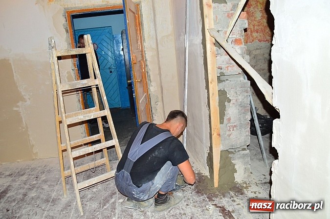 Zdjęcie w galerii na portalu naszraciborz.pl: Remont lokalu dla Stowarzyszenia na Rzecz Osób Niepełnosprawnych i Ich Otoczenia Spektrum idzie pełną parą wiadomości z regionu