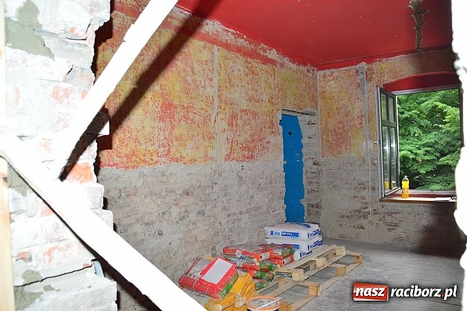 Zdjęcie w galerii na portalu naszraciborz.pl: Remont lokalu dla Stowarzyszenia na Rzecz Osób Niepełnosprawnych i Ich Otoczenia Spektrum idzie pełną parą wiadomości z regionu