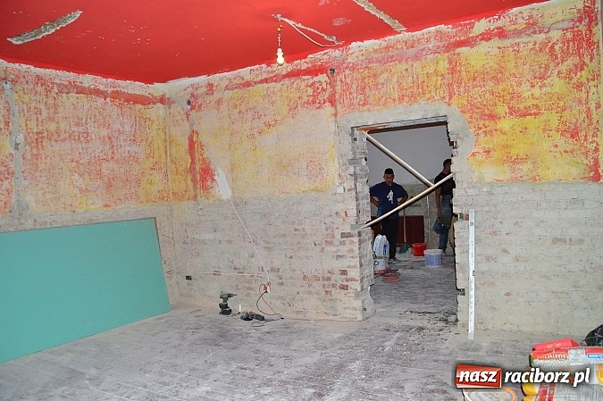 Zdjęcie w galerii na portalu naszraciborz.pl: Remont lokalu dla Stowarzyszenia na Rzecz Osób Niepełnosprawnych i Ich Otoczenia Spektrum idzie pełną parą wiadomości z regionu