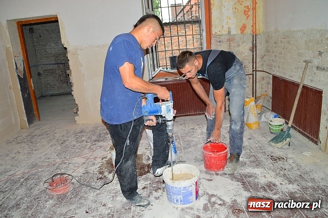 Zdjęcie w galerii na portalu naszraciborz.pl: Remont lokalu dla Stowarzyszenia na Rzecz Osób Niepełnosprawnych i Ich Otoczenia Spektrum idzie pełną parą wiadomości z regionu