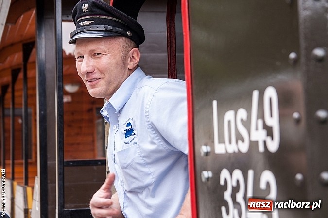 Zdjęcie w galerii na portalu naszraciborz.pl: Kierunek Gliwice czy Racibórz? Burmistrz Kuźni załatwia szyny i zastanawia się, gdzie je położyć z pomocą więźniów wiadomości z regionu