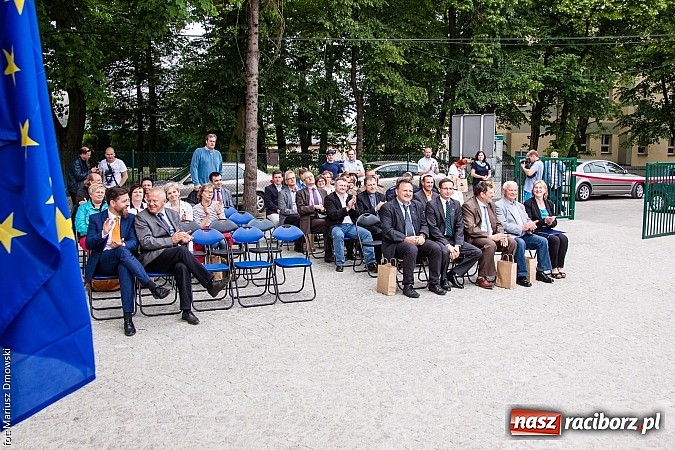 Zdjęcie w galerii na portalu naszraciborz.pl: Kierunek Gliwice czy Racibórz? Burmistrz Kuźni załatwia szyny i zastanawia się, gdzie je położyć z pomocą więźniów wiadomości z regionu