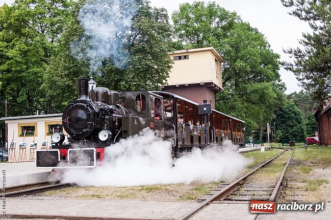 Zdjęcie w galerii na portalu naszraciborz.pl: Kierunek Gliwice czy Racibórz? Burmistrz Kuźni załatwia szyny i zastanawia się, gdzie je położyć z pomocą więźniów wiadomości z regionu