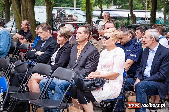 Zdjęcie w galerii na portalu naszraciborz.pl: Kierunek Gliwice czy Racibórz? Burmistrz Kuźni załatwia szyny i zastanawia się, gdzie je położyć z pomocą więźniów wiadomości z regionu
