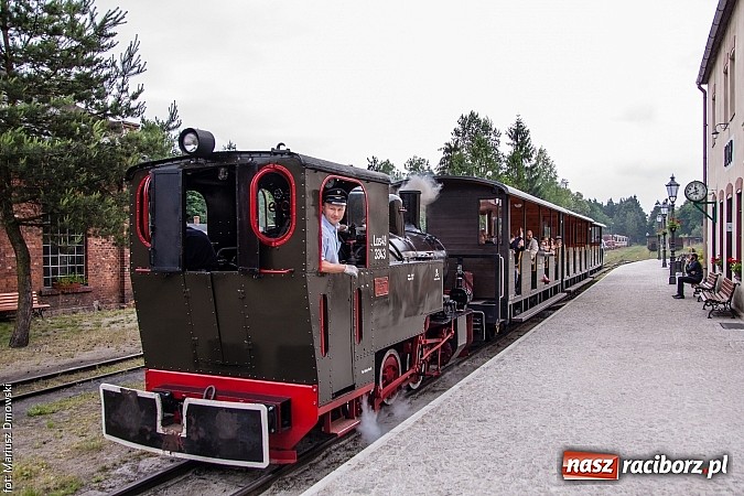 Zdjęcie w galerii na portalu naszraciborz.pl: Kierunek Gliwice czy Racibórz? Burmistrz Kuźni załatwia szyny i zastanawia się, gdzie je położyć z pomocą więźniów wiadomości z regionu