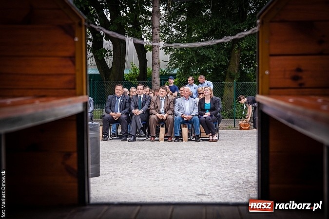 Zdjęcie w galerii na portalu naszraciborz.pl: Kierunek Gliwice czy Racibórz? Burmistrz Kuźni załatwia szyny i zastanawia się, gdzie je położyć z pomocą więźniów wiadomości z regionu