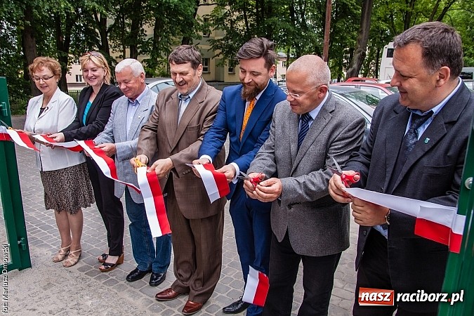 Zdjęcie w galerii na portalu naszraciborz.pl: Kierunek Gliwice czy Racibórz? Burmistrz Kuźni załatwia szyny i zastanawia się, gdzie je położyć z pomocą więźniów wiadomości z regionu