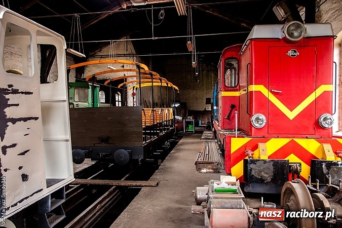 Zdjęcie w galerii na portalu naszraciborz.pl: Kierunek Gliwice czy Racibórz? Burmistrz Kuźni załatwia szyny i zastanawia się, gdzie je położyć z pomocą więźniów wiadomości z regionu