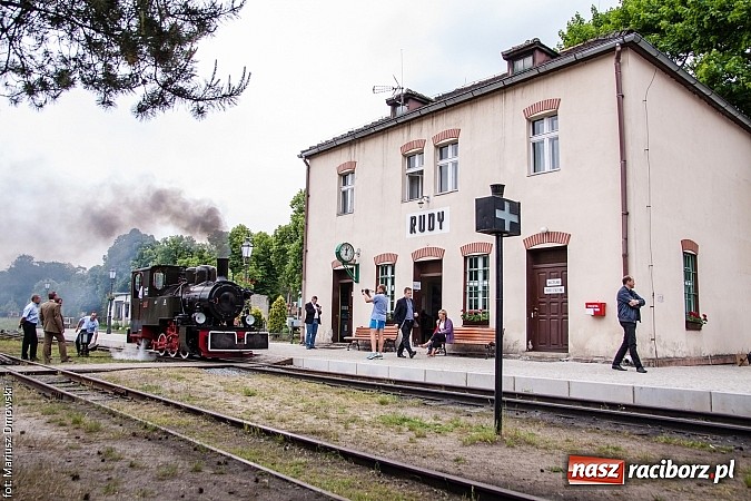 Zdjęcie w galerii na portalu naszraciborz.pl: Kierunek Gliwice czy Racibórz? Burmistrz Kuźni załatwia szyny i zastanawia się, gdzie je położyć z pomocą więźniów wiadomości z regionu