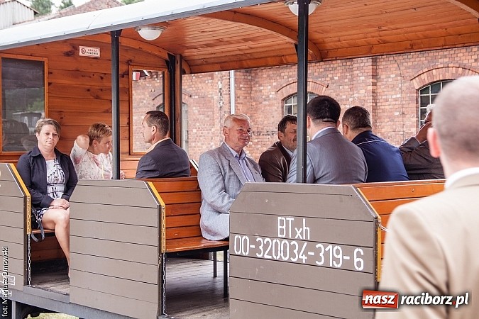 Zdjęcie w galerii na portalu naszraciborz.pl: Kierunek Gliwice czy Racibórz? Burmistrz Kuźni załatwia szyny i zastanawia się, gdzie je położyć z pomocą więźniów wiadomości z regionu