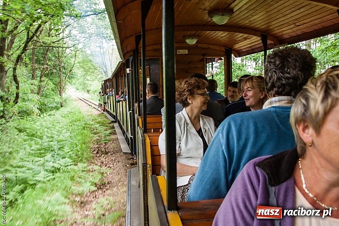 Zdjęcie w galerii na portalu naszraciborz.pl: Kierunek Gliwice czy Racibórz? Burmistrz Kuźni załatwia szyny i zastanawia się, gdzie je położyć z pomocą więźniów wiadomości z regionu