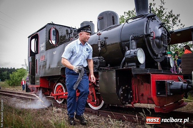 Zdjęcie w galerii na portalu naszraciborz.pl: Kierunek Gliwice czy Racibórz? Burmistrz Kuźni załatwia szyny i zastanawia się, gdzie je położyć z pomocą więźniów wiadomości z regionu