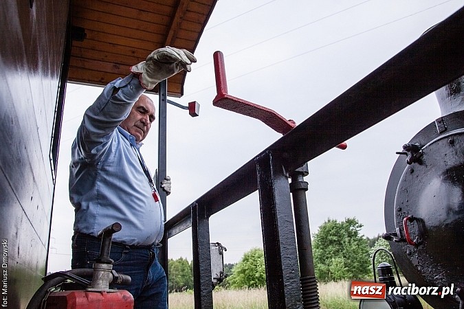 Zdjęcie w galerii na portalu naszraciborz.pl: Kierunek Gliwice czy Racibórz? Burmistrz Kuźni załatwia szyny i zastanawia się, gdzie je położyć z pomocą więźniów wiadomości z regionu