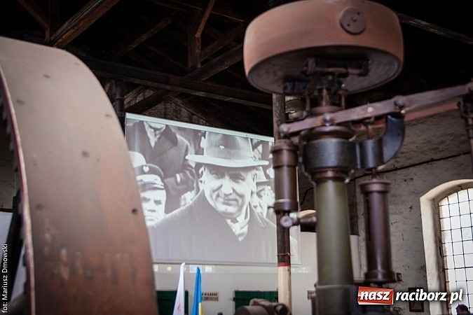 Zdjęcie w galerii na portalu naszraciborz.pl: Kierunek Gliwice czy Racibórz? Burmistrz Kuźni załatwia szyny i zastanawia się, gdzie je położyć z pomocą więźniów wiadomości z regionu