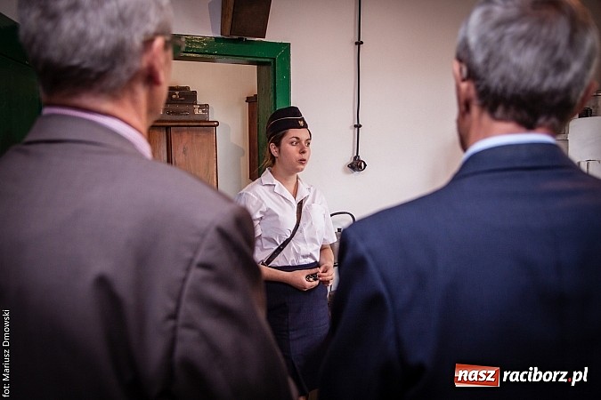 Zdjęcie w galerii na portalu naszraciborz.pl: Kierunek Gliwice czy Racibórz? Burmistrz Kuźni załatwia szyny i zastanawia się, gdzie je położyć z pomocą więźniów wiadomości z regionu