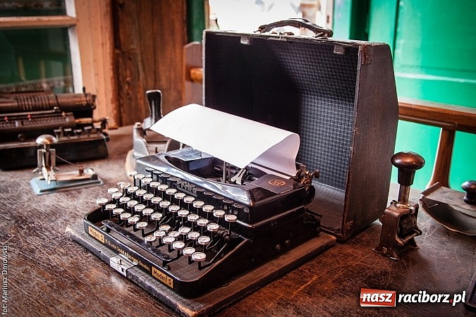 Zdjęcie w galerii na portalu naszraciborz.pl: Kierunek Gliwice czy Racibórz? Burmistrz Kuźni załatwia szyny i zastanawia się, gdzie je położyć z pomocą więźniów wiadomości z regionu