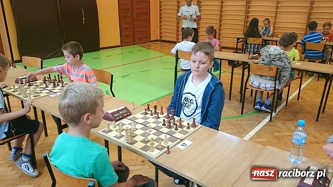 Zdjęcie w galerii na portalu naszraciborz.pl: Urodzaj na małych mistrzów szachowych w SP4  wiadomości z regionu