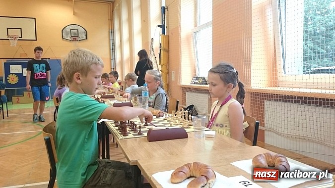 Zdjęcie w galerii na portalu naszraciborz.pl: Urodzaj na małych mistrzów szachowych w SP4  wiadomości z regionu