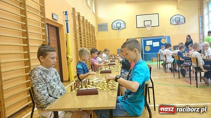 Zdjęcie w galerii na portalu naszraciborz.pl: Urodzaj na małych mistrzów szachowych w SP4  wiadomości z regionu