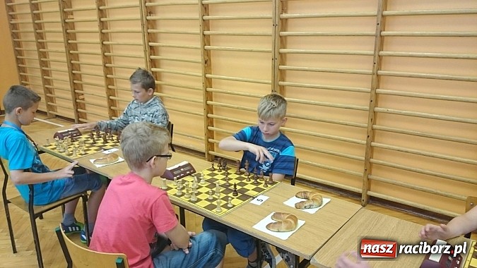 Zdjęcie w galerii na portalu naszraciborz.pl: Urodzaj na małych mistrzów szachowych w SP4  wiadomości z regionu