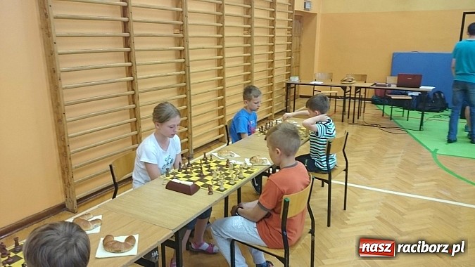 Zdjęcie w galerii na portalu naszraciborz.pl: Urodzaj na małych mistrzów szachowych w SP4  wiadomości z regionu