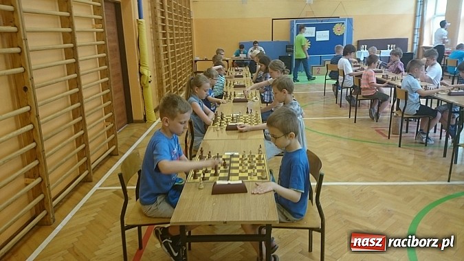 Zdjęcie w galerii na portalu naszraciborz.pl: Urodzaj na małych mistrzów szachowych w SP4  wiadomości z regionu