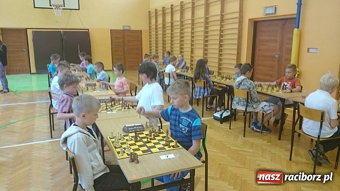 Zdjęcie w galerii na portalu naszraciborz.pl: Urodzaj na małych mistrzów szachowych w SP4  wiadomości z regionu