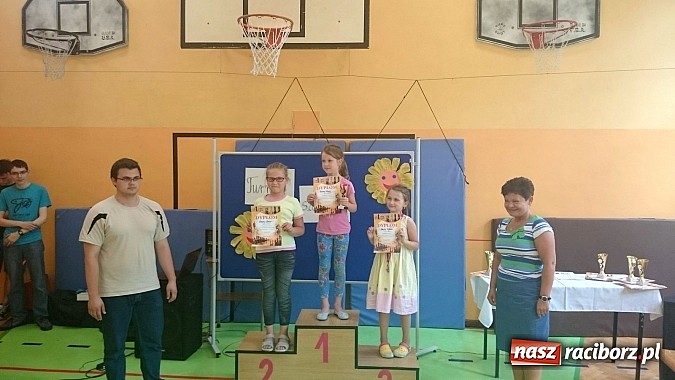Zdjęcie w galerii na portalu naszraciborz.pl: Urodzaj na małych mistrzów szachowych w SP4  wiadomości z regionu
