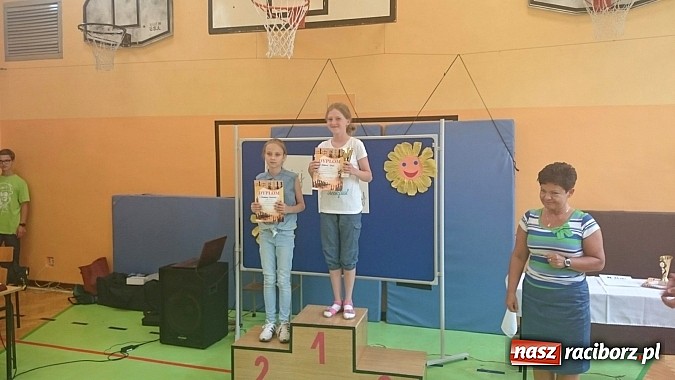 Zdjęcie w galerii na portalu naszraciborz.pl: Urodzaj na małych mistrzów szachowych w SP4  wiadomości z regionu