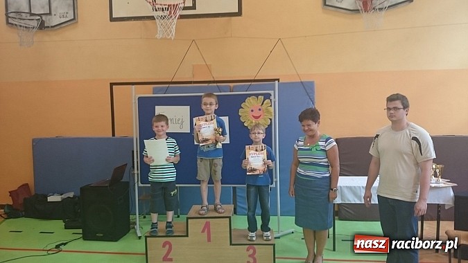 Zdjęcie w galerii na portalu naszraciborz.pl: Urodzaj na małych mistrzów szachowych w SP4  wiadomości z regionu