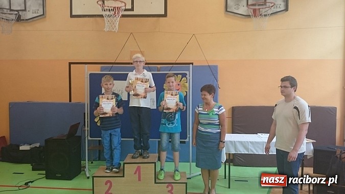 Zdjęcie w galerii na portalu naszraciborz.pl: Urodzaj na małych mistrzów szachowych w SP4  wiadomości z regionu