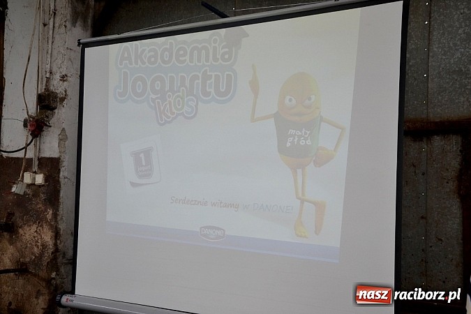 Zdjęcie w galerii na portalu naszraciborz.pl: Dzieci z Wojnowic już wiedzą jak powstaje nabiał i ich ulubione danonki wiadomości z regionu