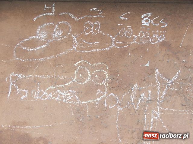 Zdjęcie w galerii na portalu naszraciborz.pl: To nie graffiti tylko ŁOBUZERKA wiadomości z regionu