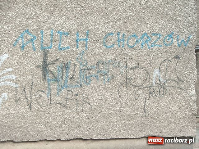 Zdjęcie w galerii na portalu naszraciborz.pl: To nie graffiti tylko ŁOBUZERKA wiadomości z regionu