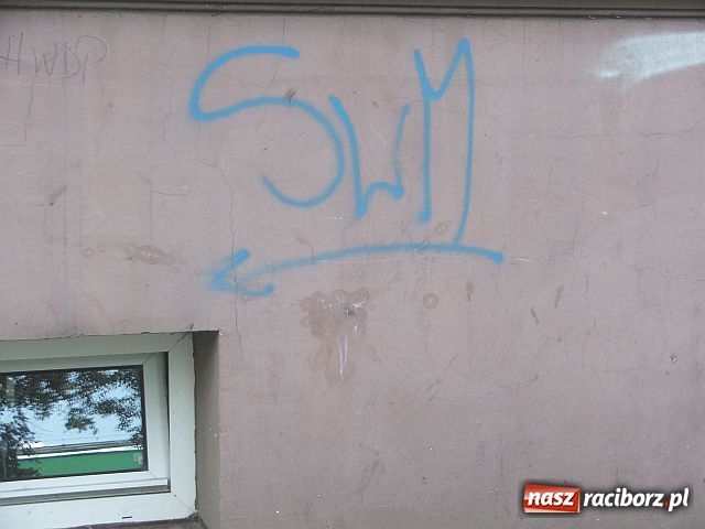 Zdjęcie w galerii na portalu naszraciborz.pl: To nie graffiti tylko ŁOBUZERKA wiadomości z regionu